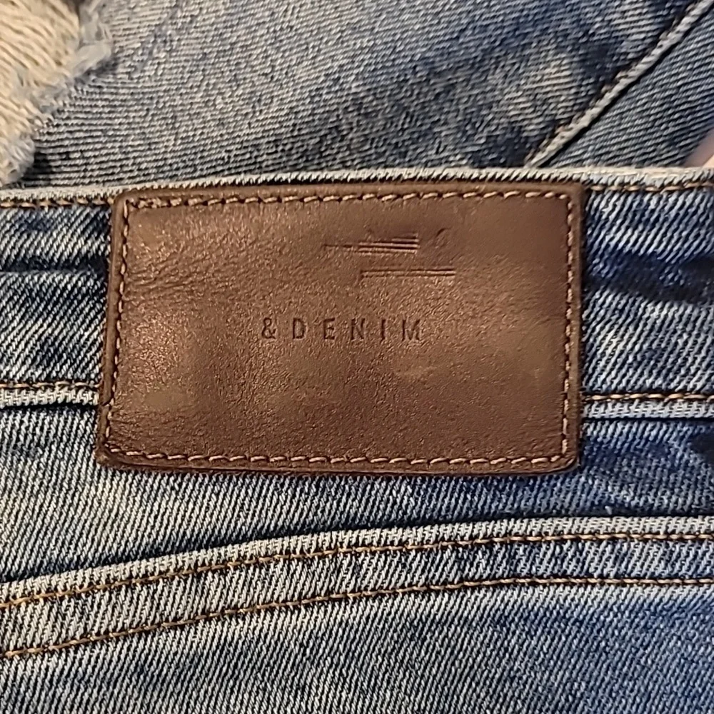 & DENIM Jeans ~ Distressed Skinny Coupe Moulante Jeans with Button-fly - Picture 6 of 13
